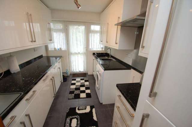  Image of 2 Bedroom Bungalow to rent at Walkham Rise Veille Park Torquay, TQ2 7RN