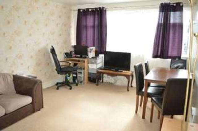  Image of 2 Bedroom Flat for sale at Wandle Court  Epsom, KT19 9PR