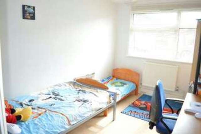  Image of 2 Bedroom Flat for sale at Wandle Court  Epsom, KT19 9PR