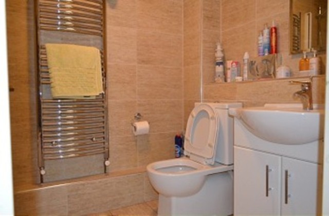 Image of 2 Bedroom Flat to rent at Waverley Road  Enfield, EN2 7AQ