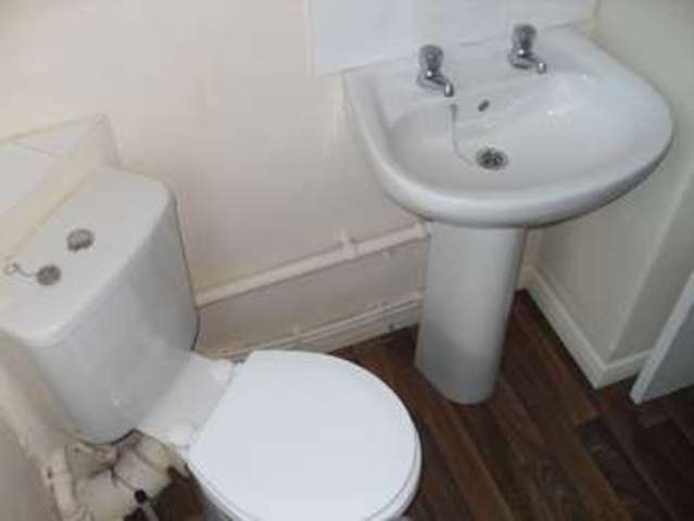  Image of 2 Bedroom Terraced to rent at Percy Street  Middlesbrough, TS1 4DD