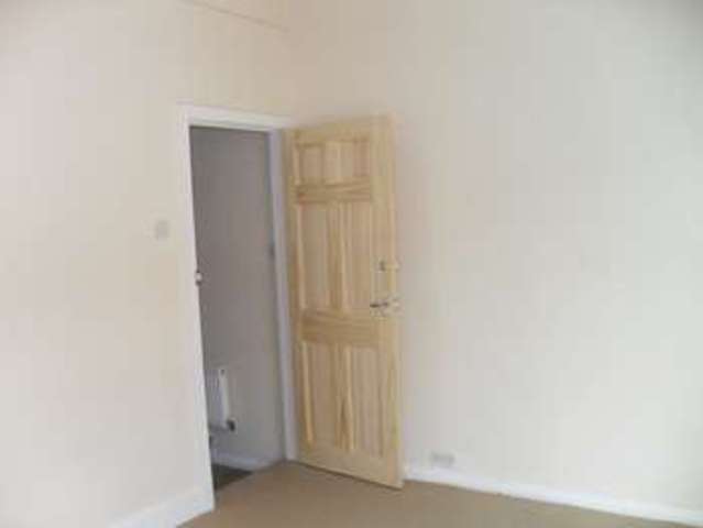  Image of 2 Bedroom Terraced to rent at Percy Street  Middlesbrough, TS1 4DD
