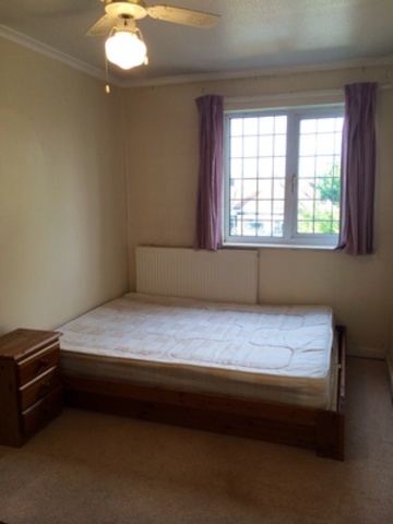  Image of 3 Bedroom Terraced to rent at - WESSEX CLOSE  ILFORD, IG3 8JT