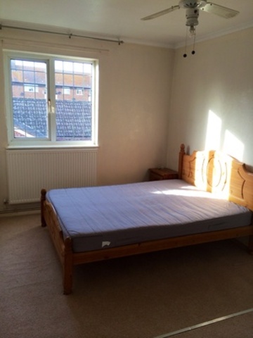 Image of 3 Bedroom Terraced to rent at - WESSEX CLOSE  ILFORD, IG3 8JT