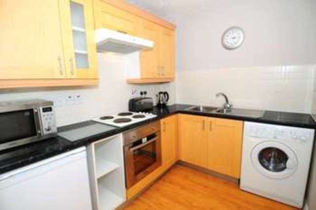  Image of 2 Bedroom Apartment to rent at Highfield House, Town Mead West Green Crawley, RH11 7EH