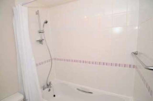  Image of 2 Bedroom Apartment to rent at Highfield House, Town Mead West Green Crawley, RH11 7EH