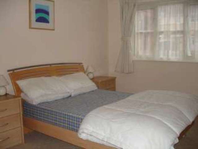  Image of 2 Bedroom Apartment to rent at Highfield House, Town Mead West Green Crawley, RH11 7EH
