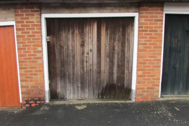 Image of 3 Bedroom Semi-Detached for sale at Western Way  Basingstoke, RG22 6EX