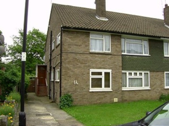 Image of 2 Bedroom Ground Flat to rent at Westfield Close  Enfield, EN3 7RU
