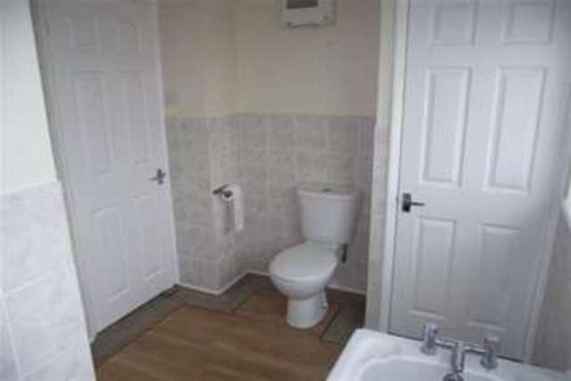  Image of 3 Bedroom Flat to rent at Southampton, SO16 4PT