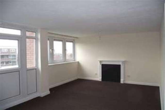  Image of 3 Bedroom Flat to rent at Southampton, SO16 4PT
