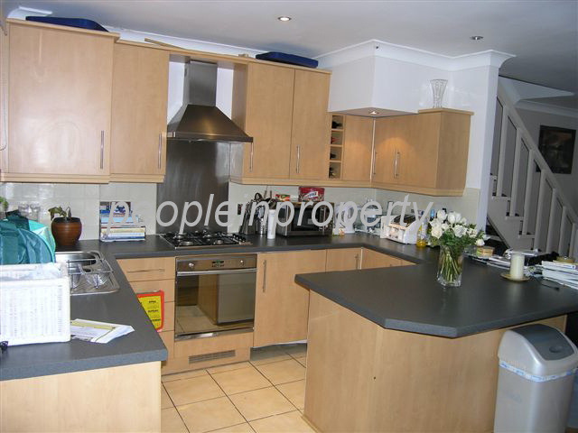  Image of 2 Bedroom Terraced to rent at Wimbledon, SW19 7QG