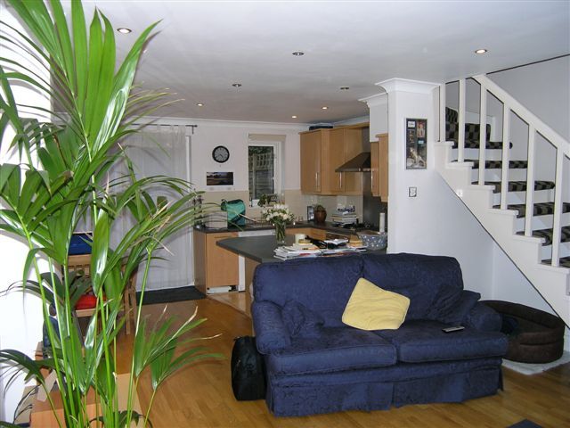 Image of 2 Bedroom Terraced to rent at Wimbledon, SW19 7QG