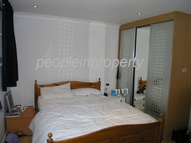  Image of 2 Bedroom Terraced to rent at Wimbledon, SW19 7QG