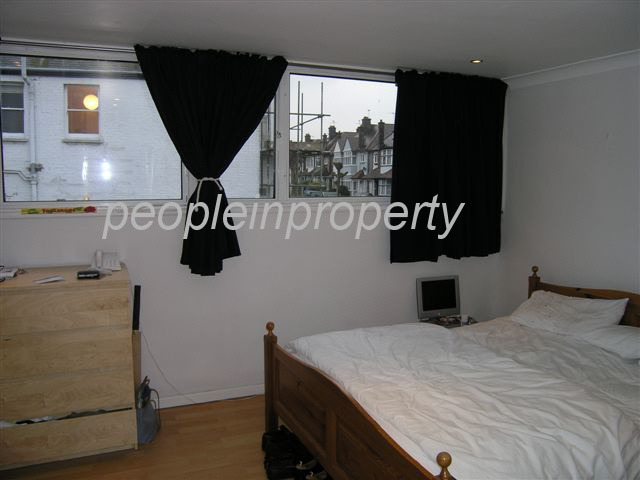  Image of 2 Bedroom Terraced to rent at Wimbledon, SW19 7QG