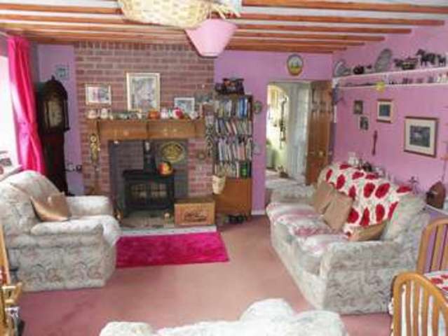  Image of 3 Bedroom Property for sale at Pontyberem Llanelli, SA15 5EY