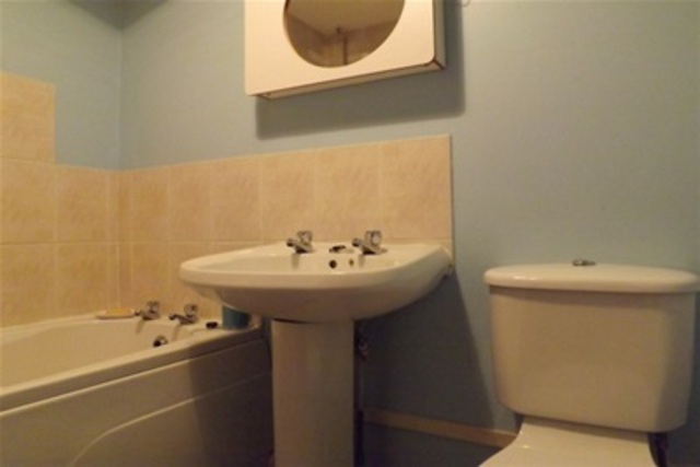  Image of 2 Bedroom Flat to rent at Paisley Renfrewshire Renfrewshire, PA1 2EX