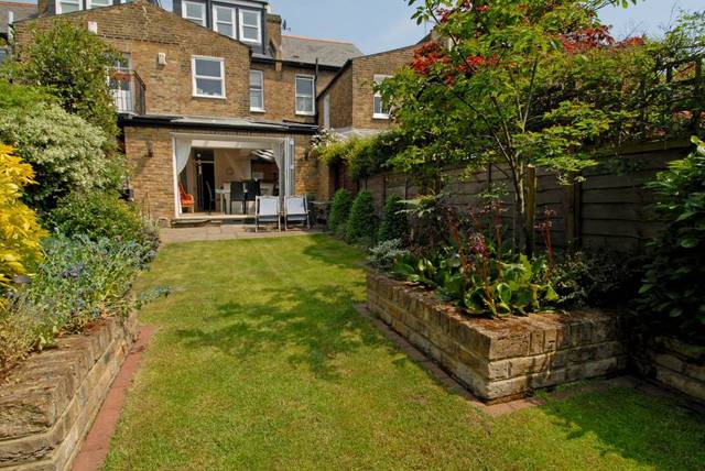  Image of 4 Bedroom Detached to rent at Arundel Terrace  London, SW13 8DS