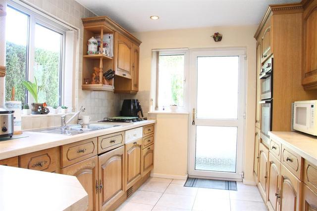  Image of 4 Bedroom Detached for sale at Leeds  Tinshill, LS16 6RT