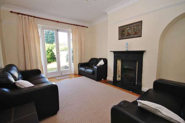 Image of 4 Bedroom Semi-Detached to rent at Beechcroft Avenue  New Malden, KT3 3EG