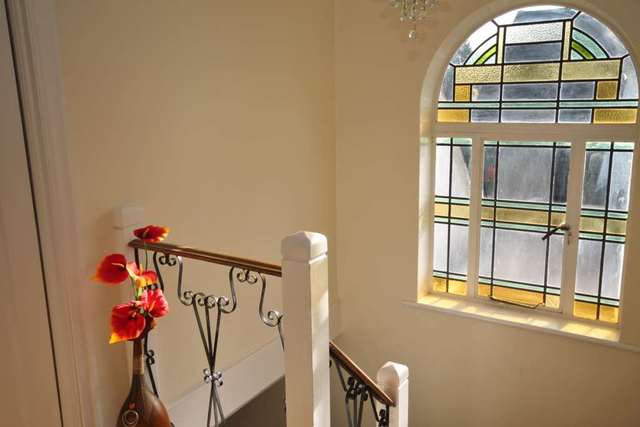  Image of 4 Bedroom Semi-Detached to rent at Beechcroft Avenue  New Malden, KT3 3EG