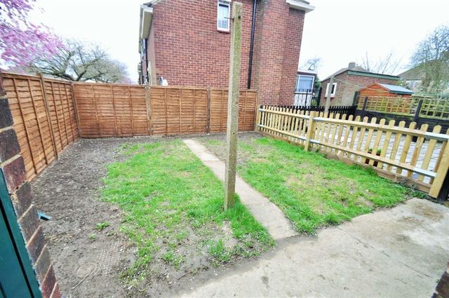  Image of 2 Bedroom Maisonette for sale at Bexleyheath Kent Bexleyheath, DA7 4QA