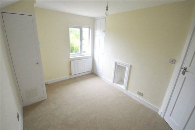  Image of 3 Bedroom Semi-Detached for sale at Maidenhead Berkshire Furze Platt, SL6 7QP