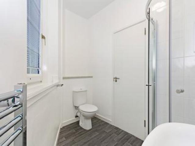  Image of 3 Bedroom Flat to rent at Canongate  Edinburgh, EH8 8BQ