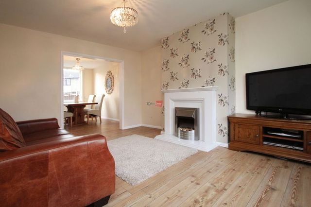  Image of 3 Bedroom Terraced to rent at Chatham Grove  Chatham, ME4 6LX