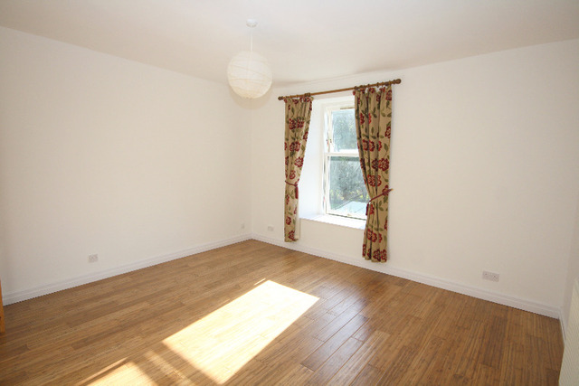  Image of 2 Bedroom Flat to rent at West End Dundee Dundee, DD2 2BG