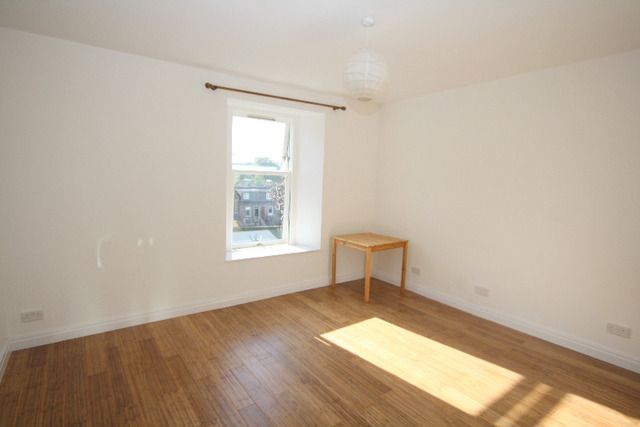 Image of 2 Bedroom Flat to rent at West End Dundee Dundee, DD2 2BG
