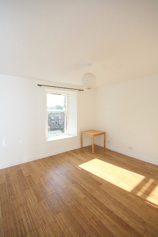  Image of 2 Bedroom Flat to rent at West End Dundee Dundee, DD2 2BG