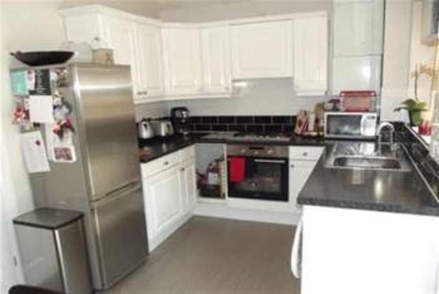  Image of 2 Bedroom Detached to rent at Cobham, KT11 1HL