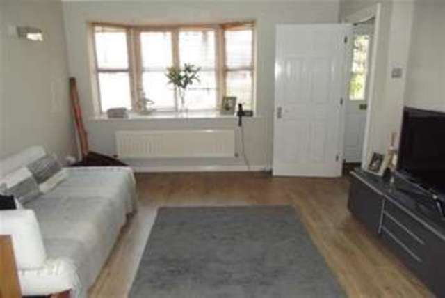  Image of 2 Bedroom Detached to rent at Cobham, KT11 1HL
