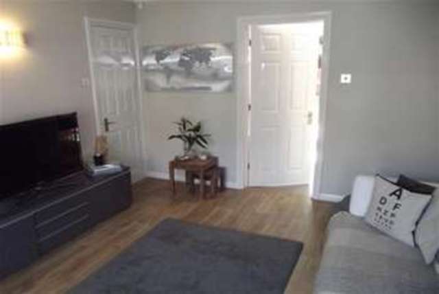  Image of 2 Bedroom Detached to rent at Cobham, KT11 1HL