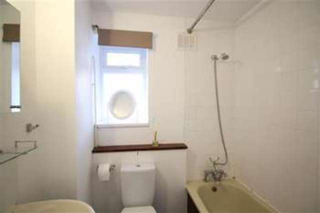  Image of 2 Bedroom Property to rent at Brixton, SW2 1LT