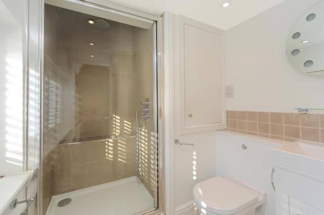 Image of 1 Bedroom Detached to rent at Doria Road  London, SW6 4UG