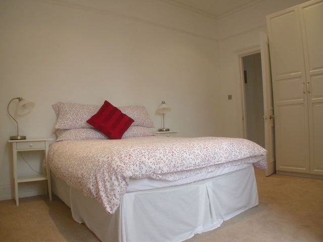  Image of 3 Bedroom Flat to rent at Elgin Avenue Array Maida Vale, W9 1JG