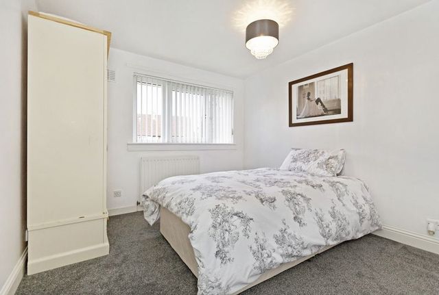  Image of 2 Bedroom Semi-Detached for sale at Ellaleen Grove Crossford Dunfermline, KY12 8QQ