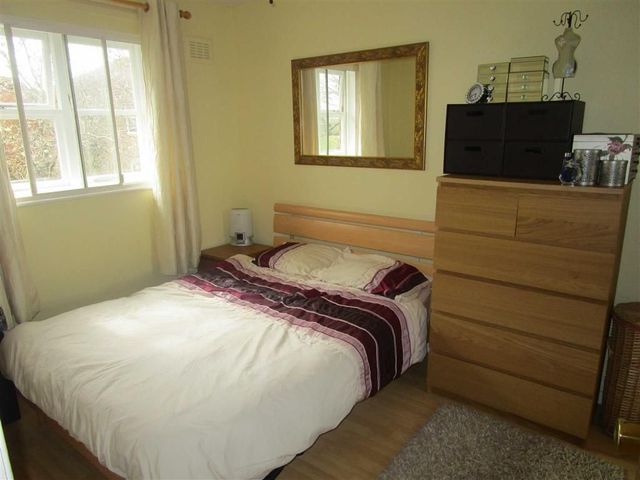  Image of 1 Bedroom Property for sale at Frogmore Close Cippenham Cippenham, SL1 9BW