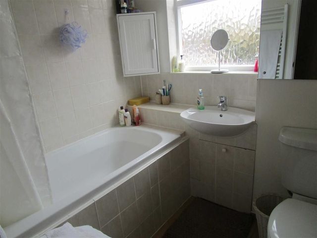  Image of 1 Bedroom Property for sale at Frogmore Close Cippenham Cippenham, SL1 9BW