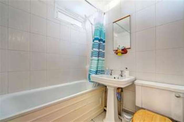  Image of 1 Bedroom Flat to rent at Brixton, SW2 5DF