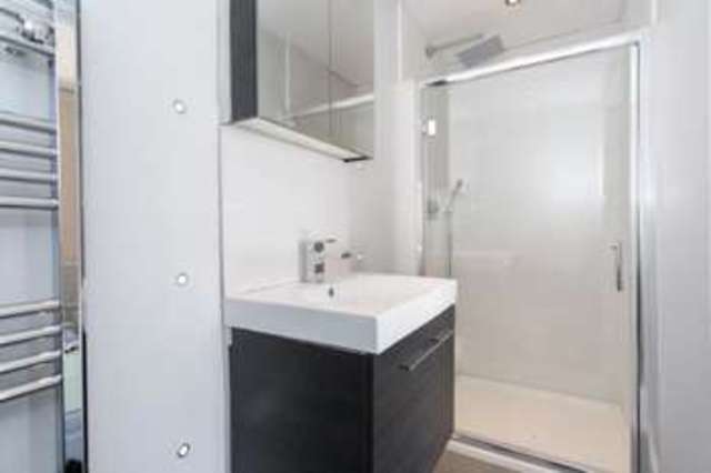  Image of 2 Bedroom Flat for sale at Ealing London Ealing, W5 2EQ