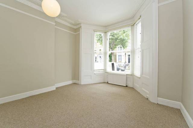  Image of 2 Bedroom Ground Flat to rent at Hammersmith Grove  London, W6 0NJ