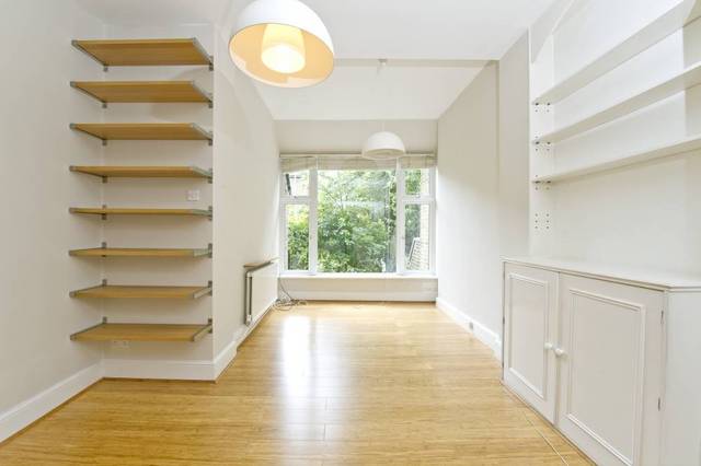  Image of 2 Bedroom Ground Flat to rent at Hammersmith Grove  London, W6 0NJ