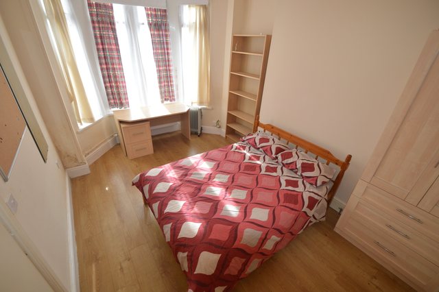  Image of 5 Bedroom Detached to rent at Heath Cardiff Birchgrove, CF14 3JZ