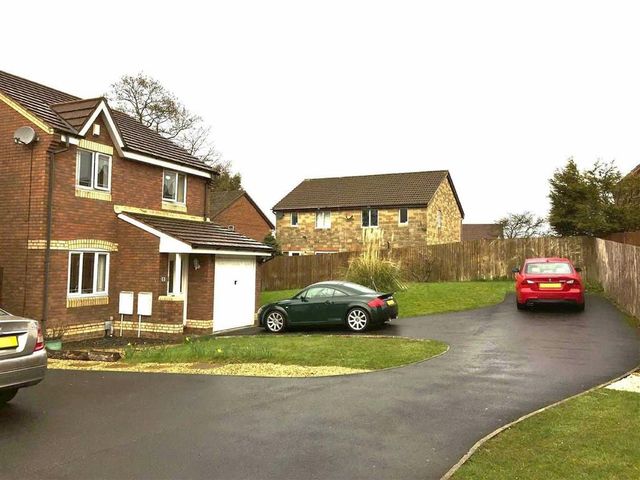 Image of 3 Bedroom Property for sale at Heol Ysgyfarnog Birchgrove Birchgrove, SA7 9NH