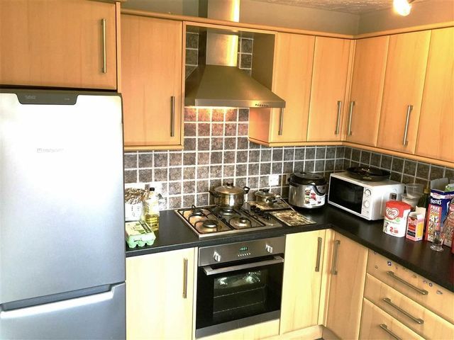  Image of 3 Bedroom Property for sale at Heol Ysgyfarnog Birchgrove Birchgrove, SA7 9NH
