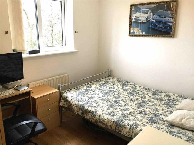  Image of 3 Bedroom Property for sale at Heol Ysgyfarnog Birchgrove Birchgrove, SA7 9NH