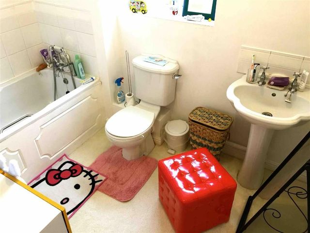  Image of 3 Bedroom Property for sale at Heol Ysgyfarnog Birchgrove Birchgrove, SA7 9NH